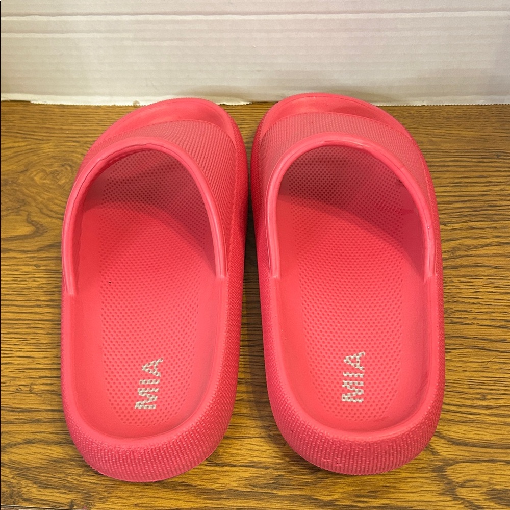 MIA Women's Hot Pink Slide Sandals